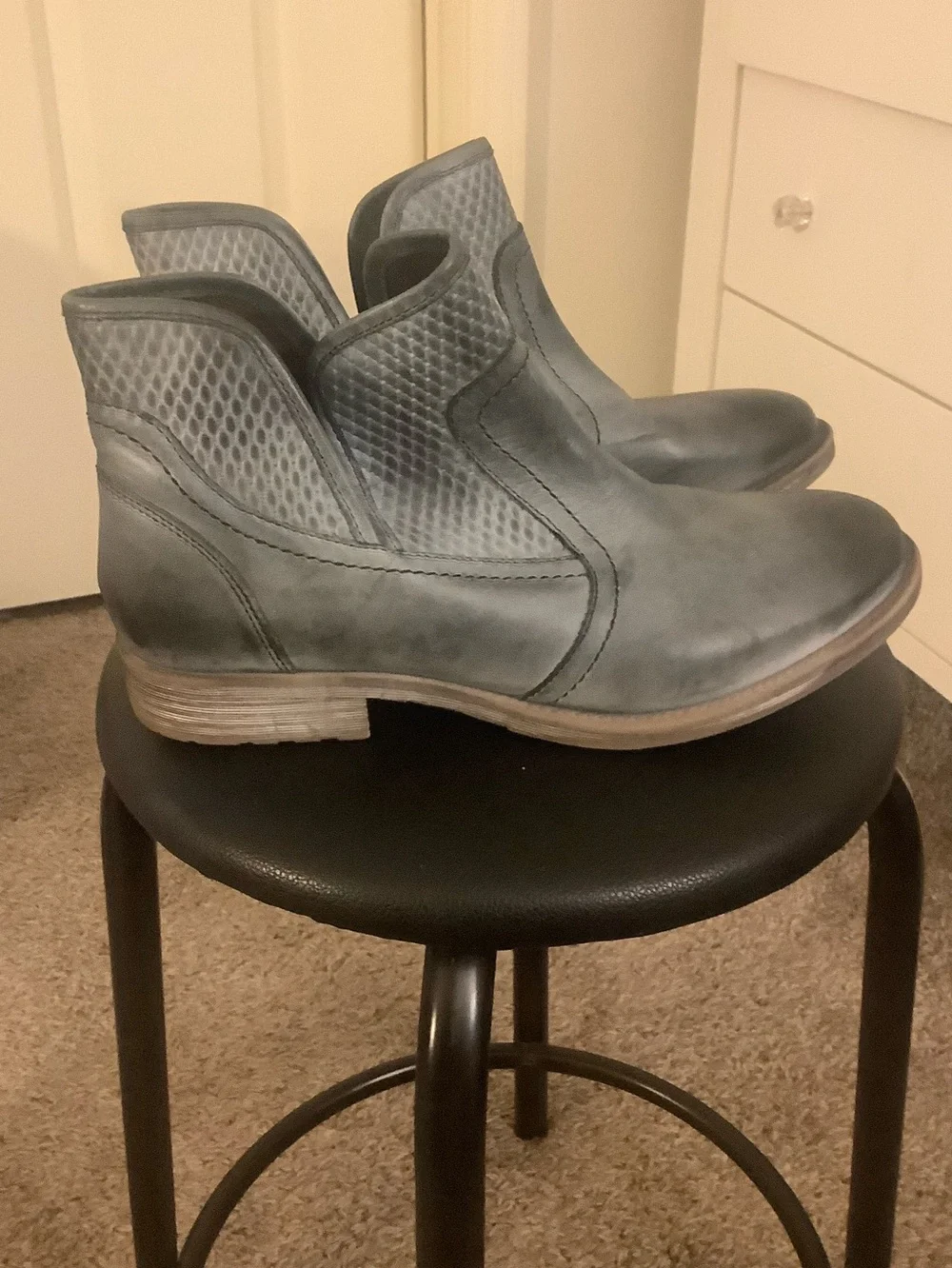 Roan Gossip Booties Size 9 Gray